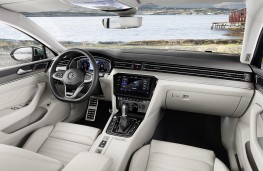 Volkswagen Passat 2019 cockpit